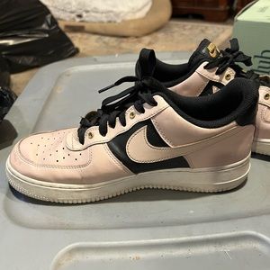 Nike Air Force One Pink Men’s size 8 or women’s size 9. Used in good condition